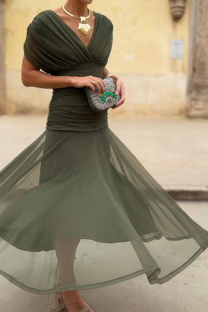 Comfortable and stylish women's elegant flow maxi dress, versatile for various events, from summer to evening.