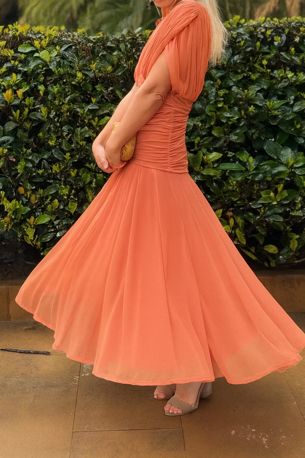 Women's short sleeve flowy maxi dress, an elegant and comfortable design for parties and special occasions.