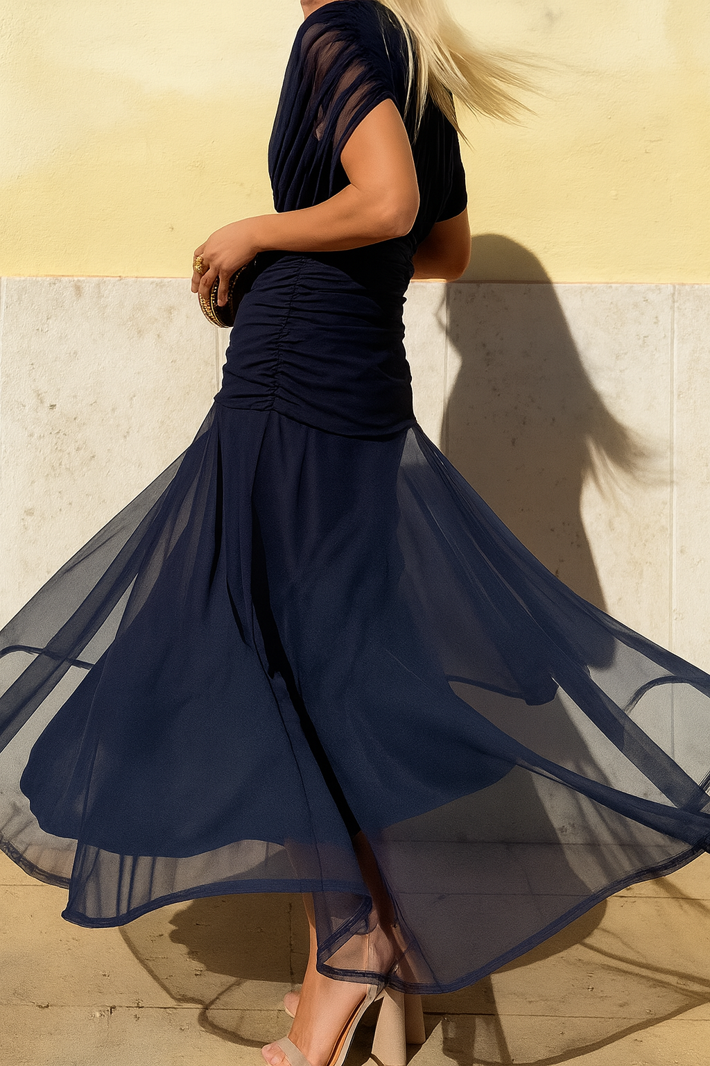 Elegant women's flowy maxi dress, a sophisticated and comfortable choice for summer, parties, or special occasions.