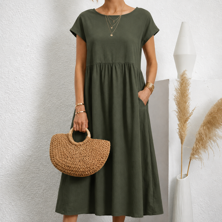 Elegant women's flowy maxi dress in soft fabric, perfect for sophisticated style & comfort.