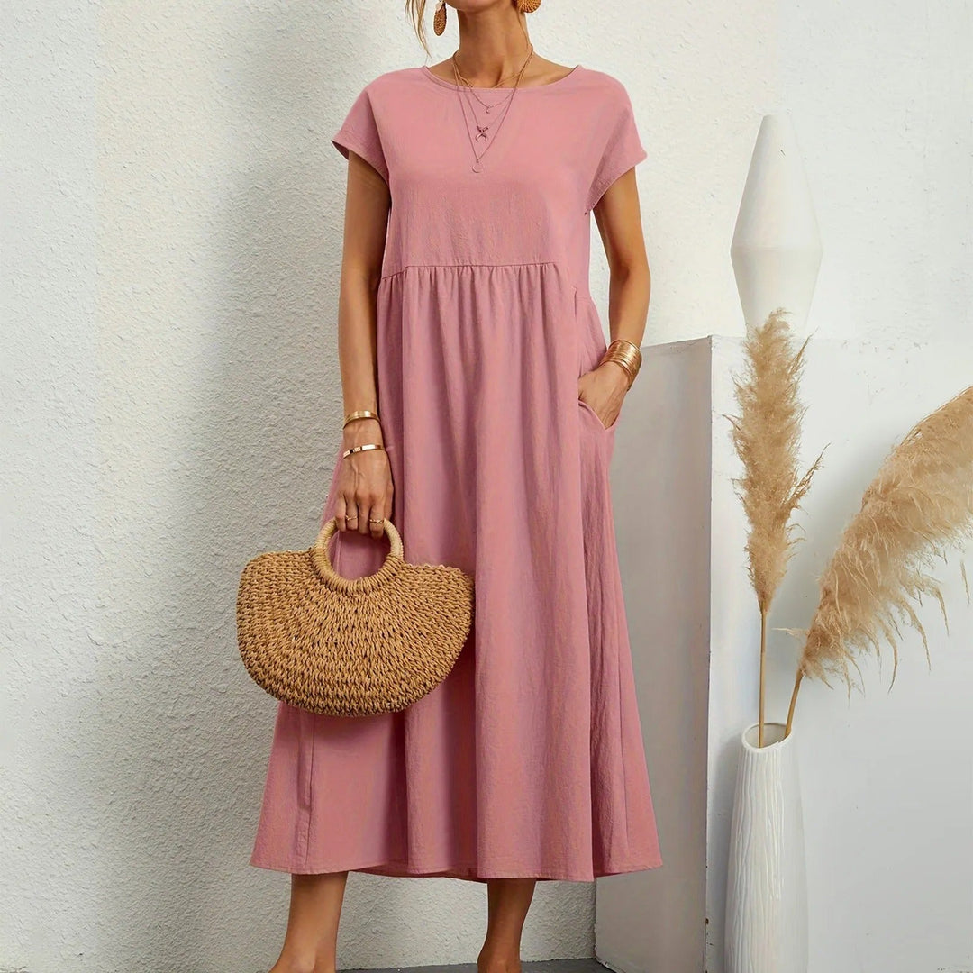Versatile women's flowy maxi dress, easily transitioning from comfortable daywear to an elegant evening look.