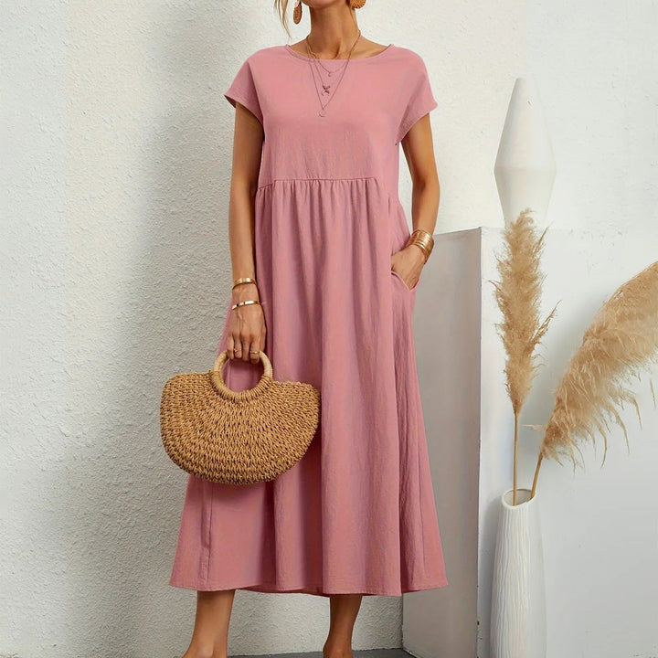 Versatile women's flowy maxi dress, easily transitioning from comfortable daywear to an elegant evening look.