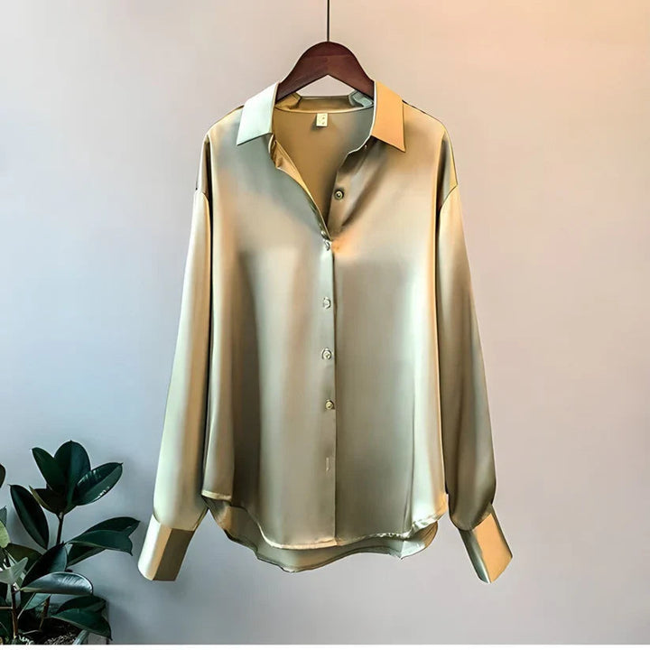 Comfortable women's flowy summer blouse, ideal for everyday style or a dressy top. Chic fashion.