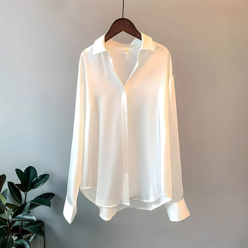Lightweight & flowy women's summer blouse, elegant design for comfortable wear and chic everyday style.