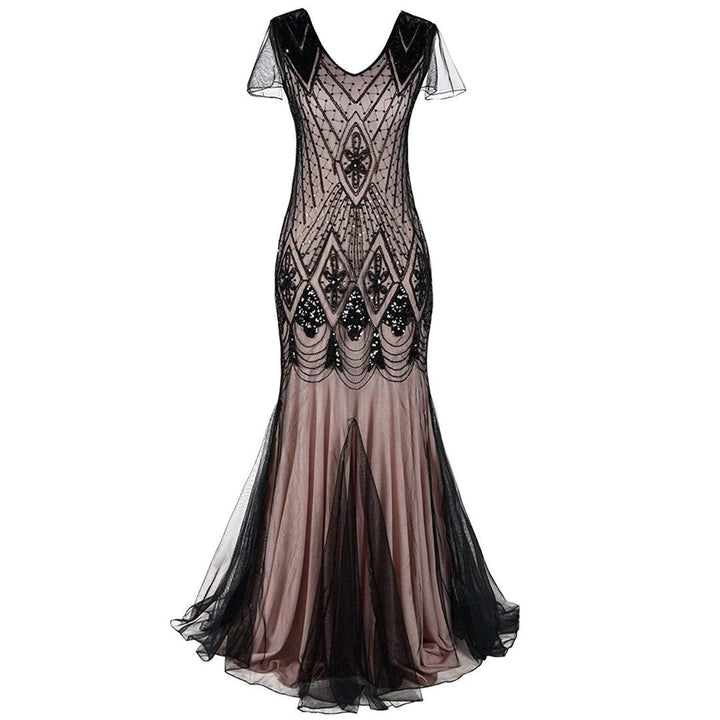 Vintage style women's flapper party dress, long with shimmering sequins, perfect for special occasions.