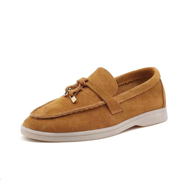 Fashionable women's pointed-toe flats, comfortable loafers perfect for spring/summer versatility.
