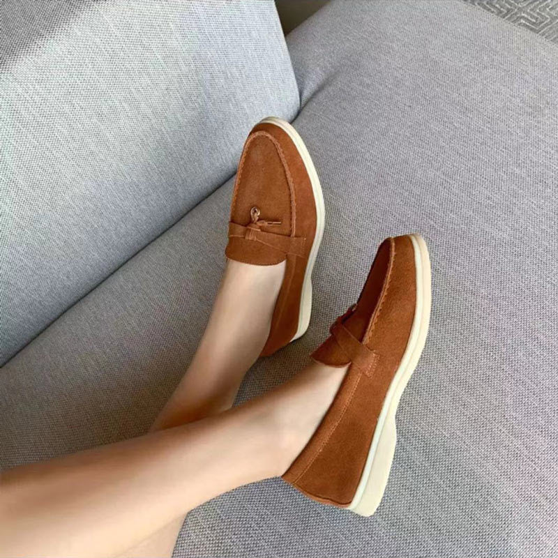 Versatile women's pointed-toe loafers, elegant flats for both casual outings & office attire.