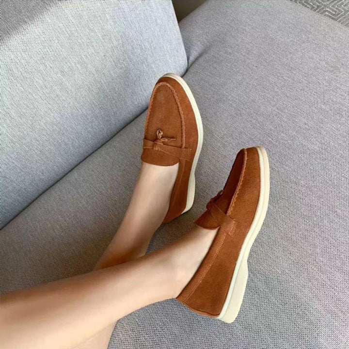 Versatile women's pointed-toe loafers, elegant flats for both casual outings & office attire.
