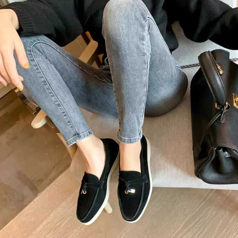 Spring/summer women's pointed-toe loafers, elegant & comfortable slip-on flats for any occasion.