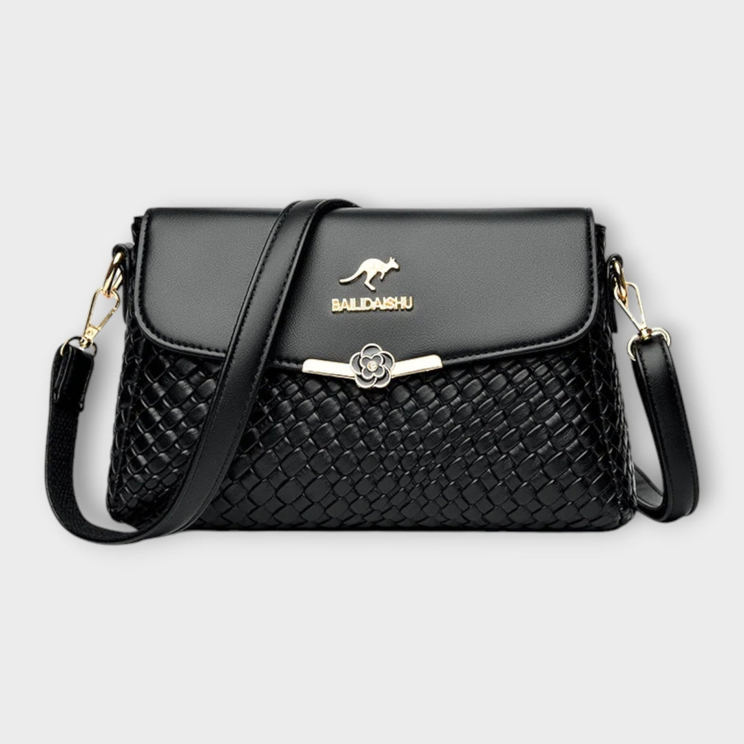 Elegant women's shoulder bag, stylish and versatile for everyday use or special occasions, with a spacious interior.