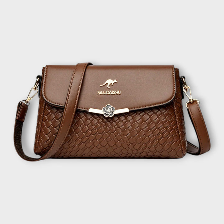 Fashionable women's shoulder bag, an elegant everyday handbag with a roomy interior for all your essentials.