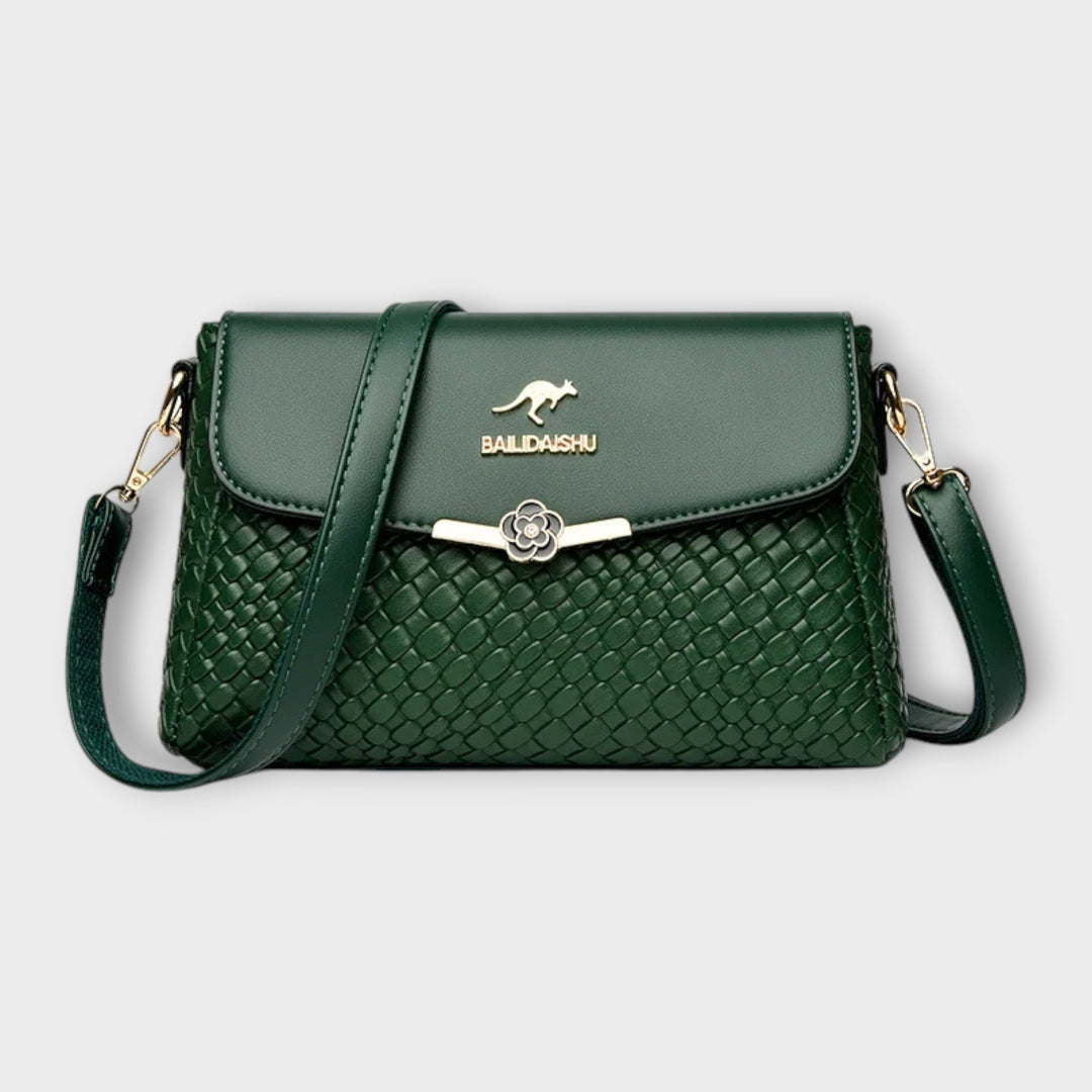 Chic women's shoulder bag, a versatile fashion accessory and elegant handbag with a practical, spacious interior.