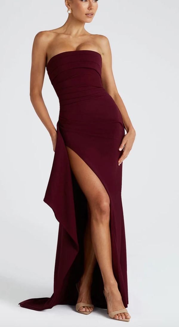 Sophisticated strapless maxi dress for wedding guests, featuring a stylish thigh slit and flowing silhouette.