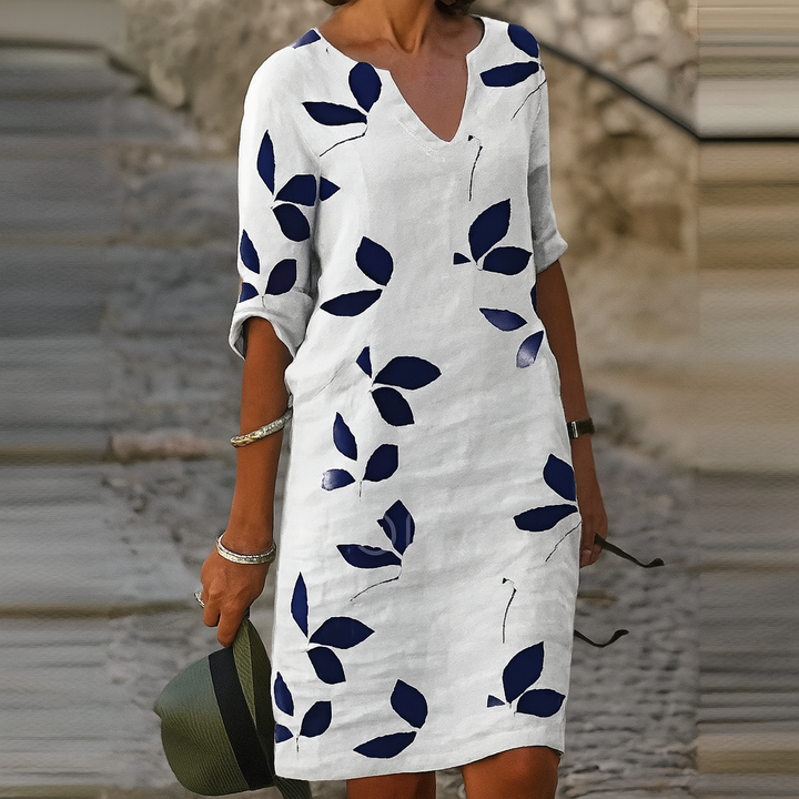 Flowy women's summer dress, knee-length with a comfortable fit and beautiful leaf print, ideal for vacation.