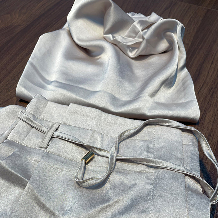 Sophisticated women's cotton linen two-piece set, a chic and comfy option for everyday elegance.