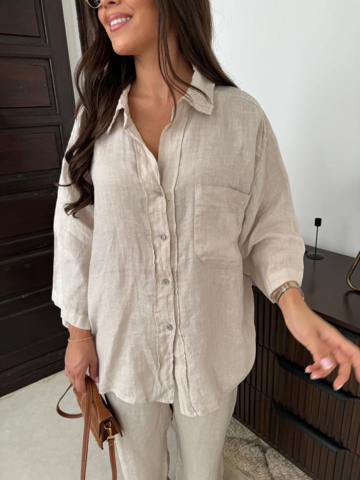 Stylish women's matching two-piece set for elegant loungewear or casual outfits. Features long sleeves & wide leg pants.