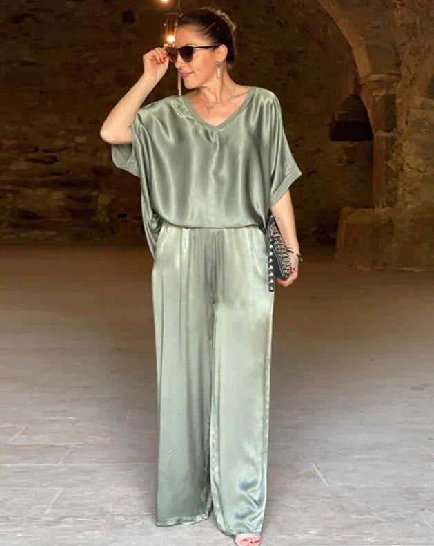 Elegant women's two-piece set: matching top & tailored pants for sophisticated workwear or casual chic spring fashion.