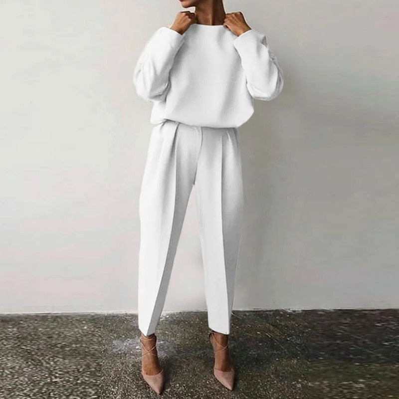 Elegant women's two-piece suit set in a chic style, perfect for office or versatile wear. Comfortable ladies ensemble.