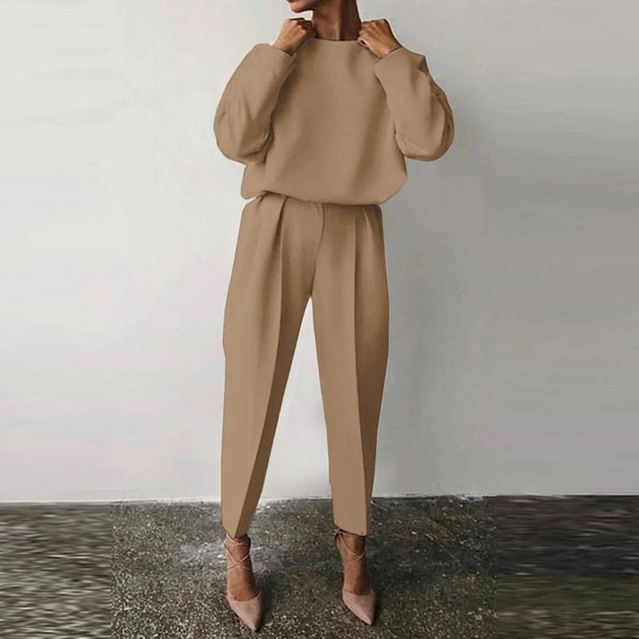 Comfortable & stylish women's chic two-piece suit set. Versatile elegant outfit for modern ladies.