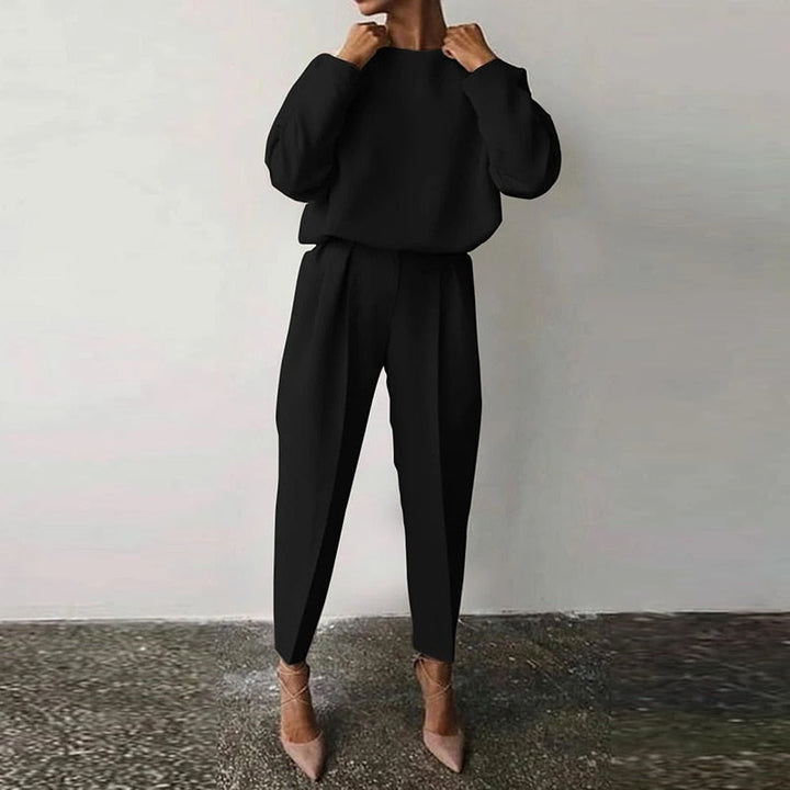 Stylish women's elegant two-piece suit set. Chic & comfortable ensemble, ideal for versatile fashion needs.