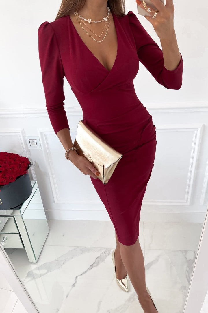 Stylish Jorieke's V-neck bodycon cocktail dress for women, perfect for parties and special evenings.