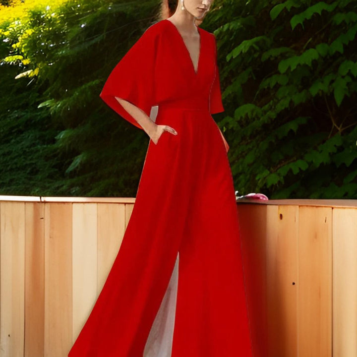 Stylish V-neck jumpsuit for women, featuring three-quarter sleeves. An elegant and comfortable piece for summer.