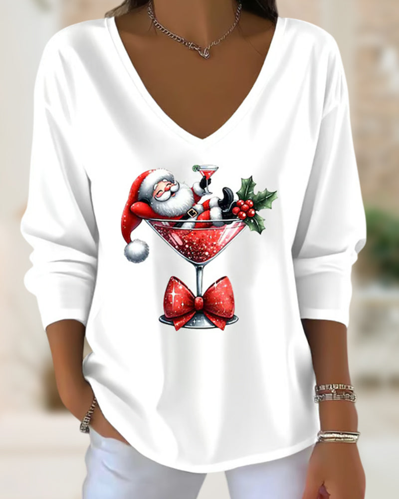 Modern women's V-neck top, comfortable and elegant, ideal for a flattering everyday chic look.