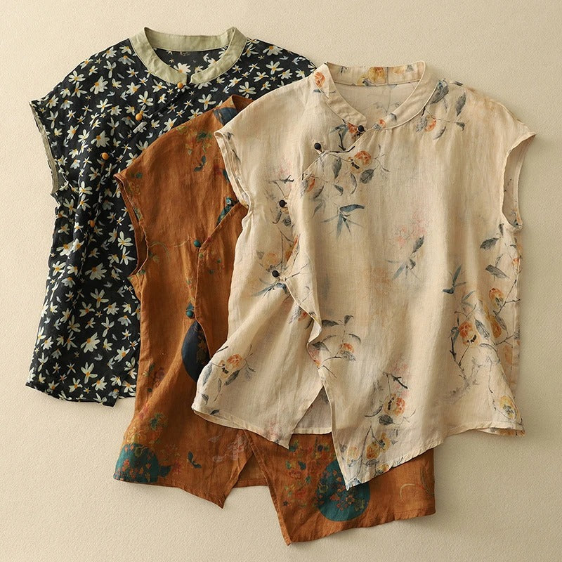 Chic women's vintage sleeveless top, an elegant & effortless addition to any wardrobe.