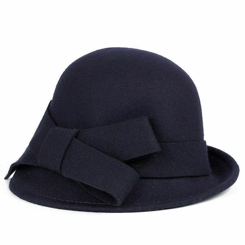 Chic women's wool fedora hat with vintage charm & a stylish ribbon, a versatile and elegant accessory for fall/winter.