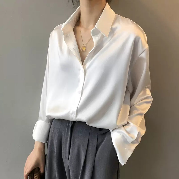 Elegant women's fall blouse in luxurious silk, soft and classic design, perfect for versatile styles and chic silhouettes.