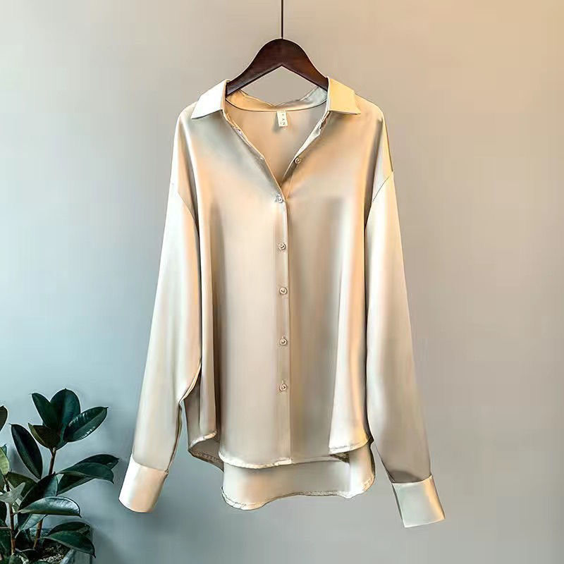 Elegant women's fall blouse in luxurious silk, soft and classic design, perfect for versatile styles and chic silhouettes.