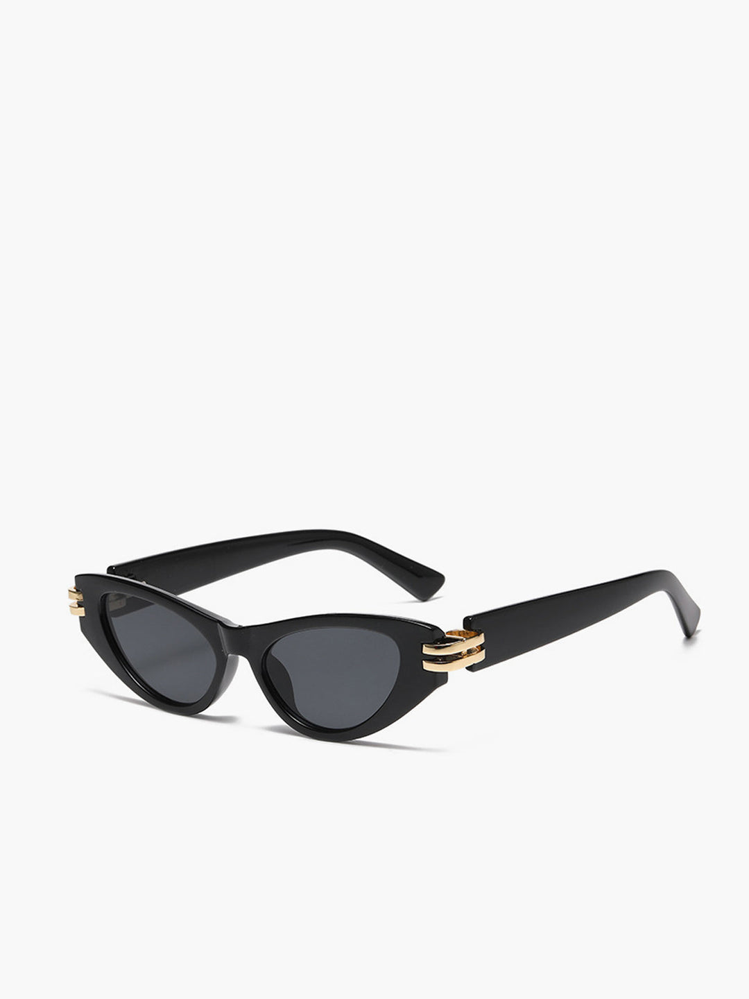 Glam women's cat eye sunglasses with vintage flair, perfect for stylish sun protection and fashion eyewear.