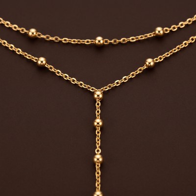 Elegant women's gold necklace, a timeless piece for everyday wear or special occasions. Dainty & versatile jewelry.