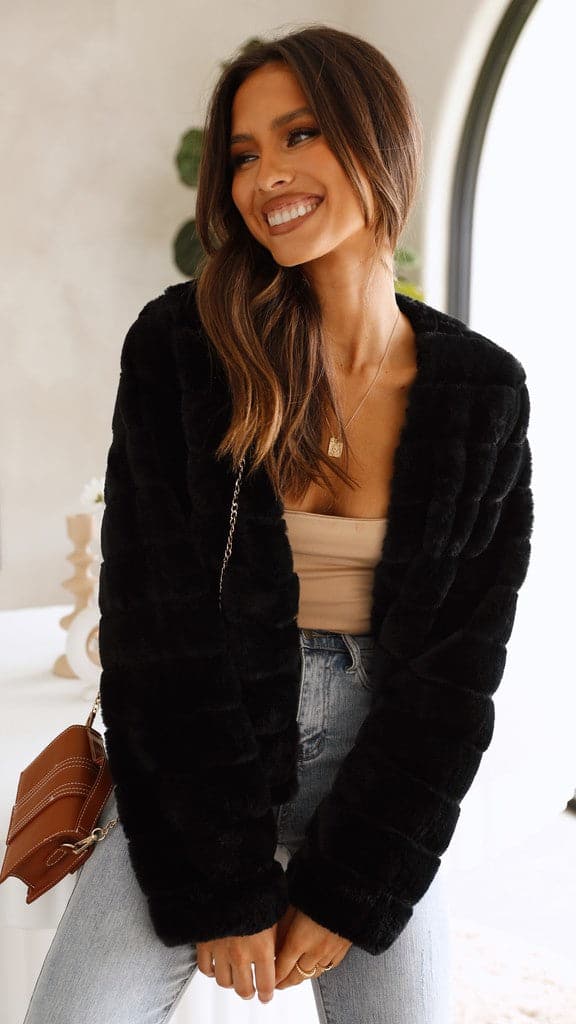 Sophisticated Veloura cropped jacket, elegant women's autumn fashion.