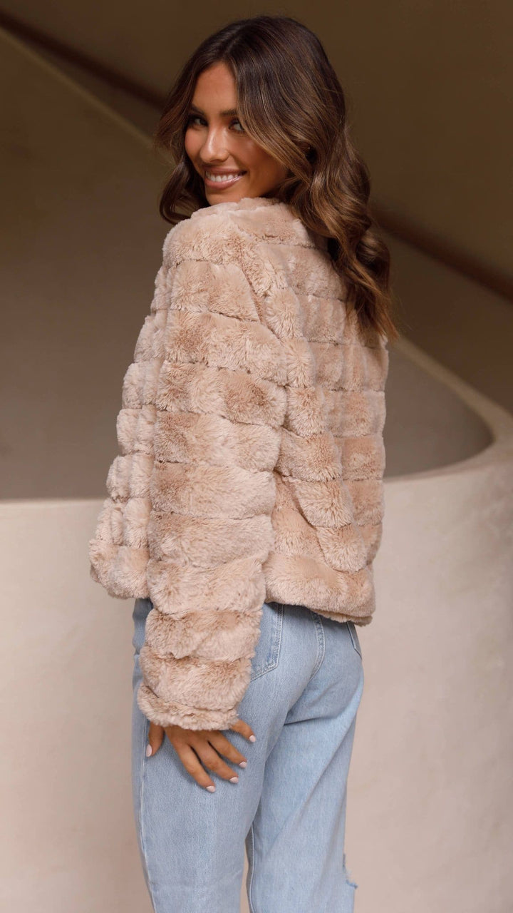 Veloura women's cropped jacket with tailored fit, fashionable & cozy.
