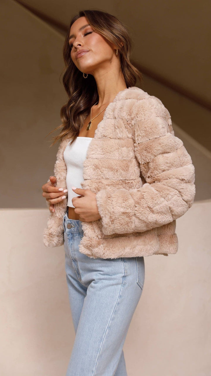Luxe Veloura cropped jacket, perfect for sophisticated women's fashion.