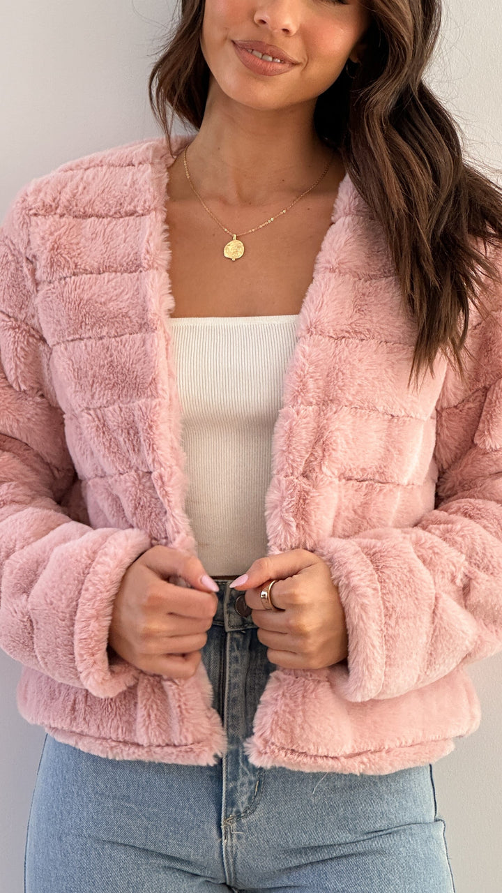 Elegant women's cropped Veloura jacket, a key piece for stylish outerwear.