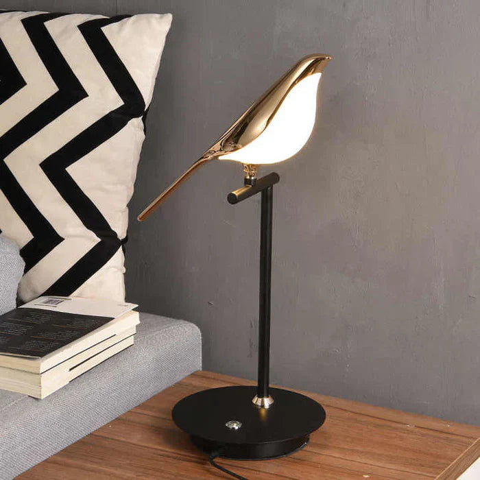 Adjustable modern LED wall lamp with magnetic base & stylish gold finish. Ideal for customizable home ambiance.