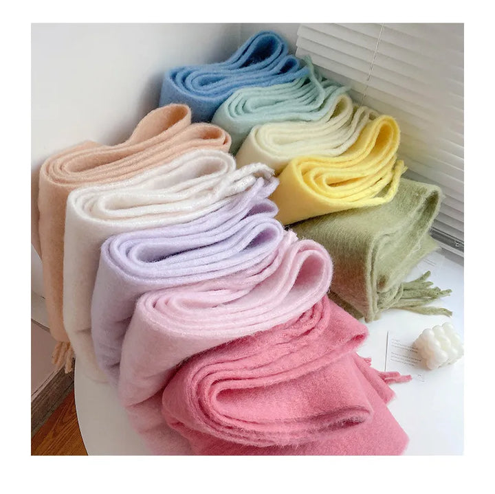 High-quality women's cashmere scarf, soft and warm, a perfect luxury gift for winter.