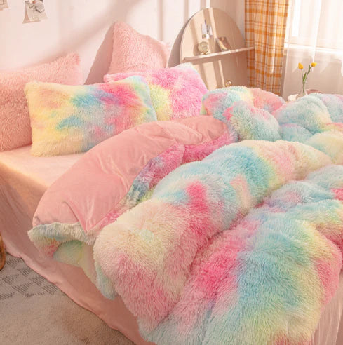 Soft velvet bedding set, a warm duvet cover for a cozy and luxurious bedroom decor.