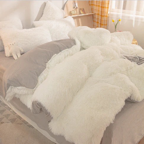 Cozy velvet duvet cover and bedding set, extra warm and soft for a luxurious bedroom experience.