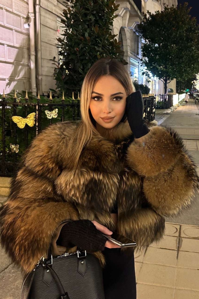 Chic women's faux fur jacket. A fashionable statement piece for autumn and winter, offering everyday glamour.