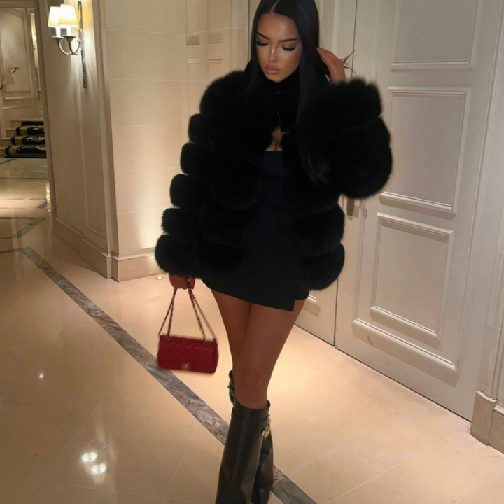 Trendy women's faux fur jacket. Ideal for autumn and winter, offering a stylish and warm outerwear option.