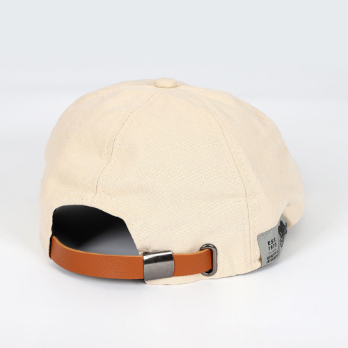 Men's elegant adjustable beret hat offering comfortable fit, modern style & sun protection. Versatile accessory.