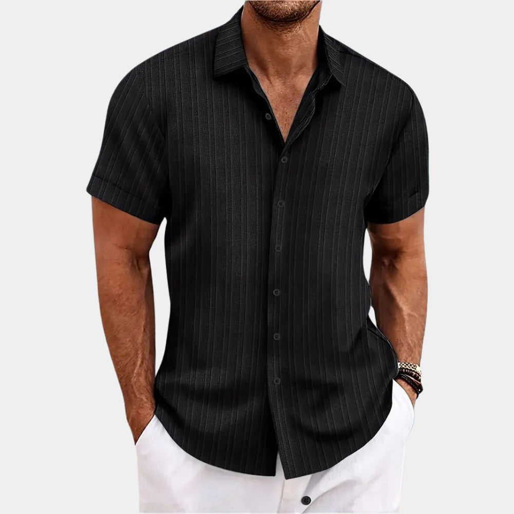 Comfortable men's breathable summer shirt, a regular fit short-sleeve casual button-up top.