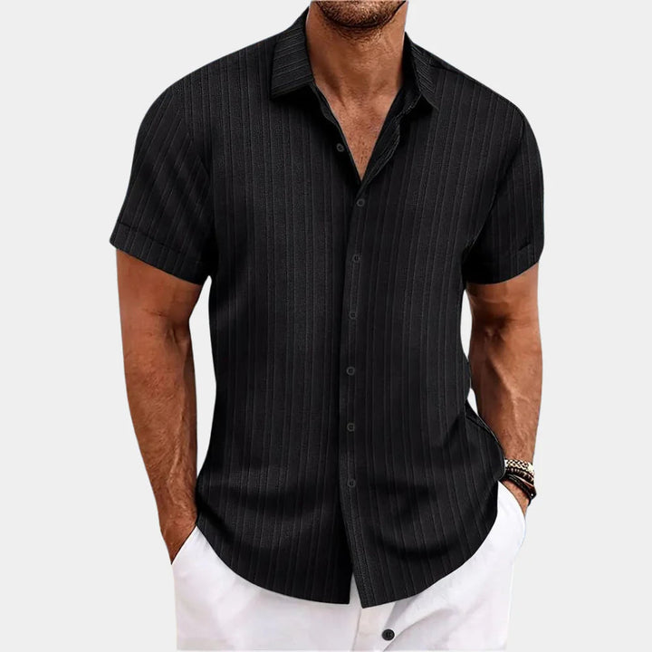 Comfortable men's breathable summer shirt, a regular fit short-sleeve casual button-up top.