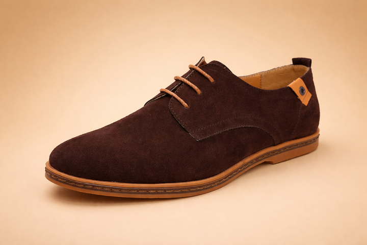 Classic men's lace-up Oxford shoes, perfect for everyday comfort and elegant style.