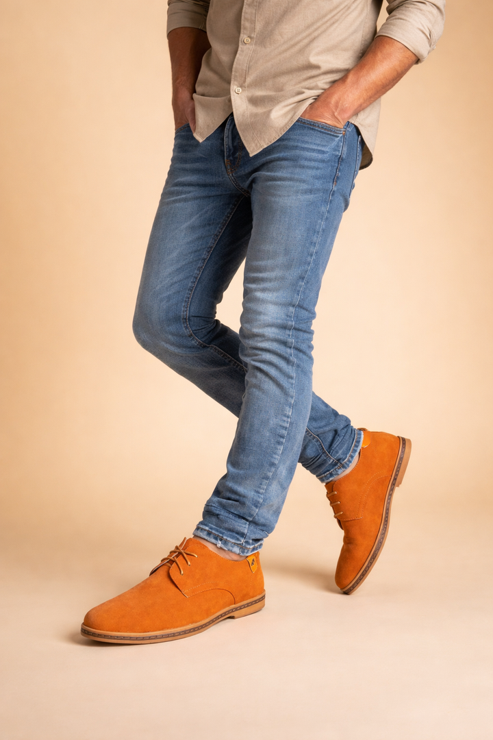 High-quality men's casual lace-up shoes, an elegant Oxford option for versatile everyday wear.