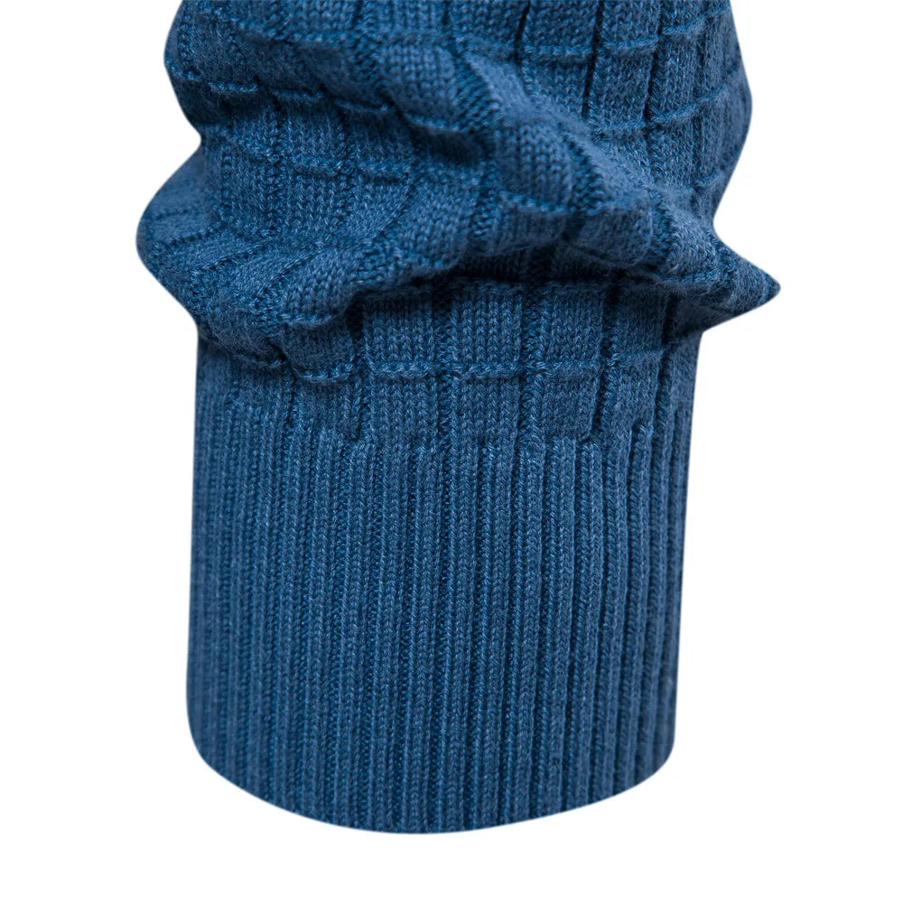 Textured knit of a stylish men's crewneck jumper. Highlighting quality, comfort, and versatile winter fashion.