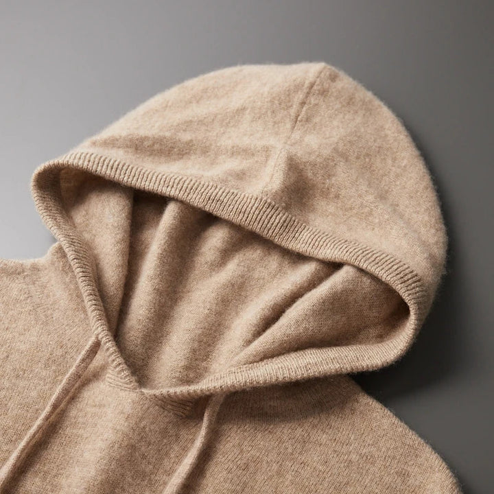 Effortless men's pullover hoodie. Long sleeve hooded top, ideal for casual fashion and comfort.